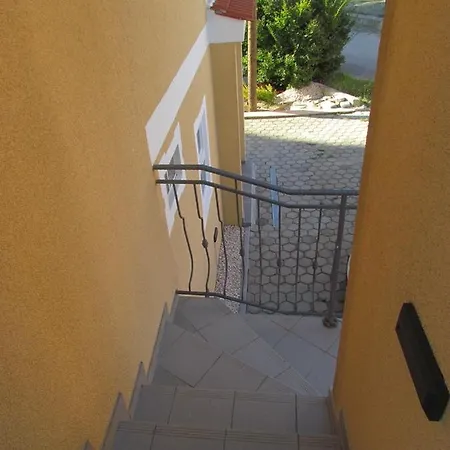 House Damir Pensión 3*